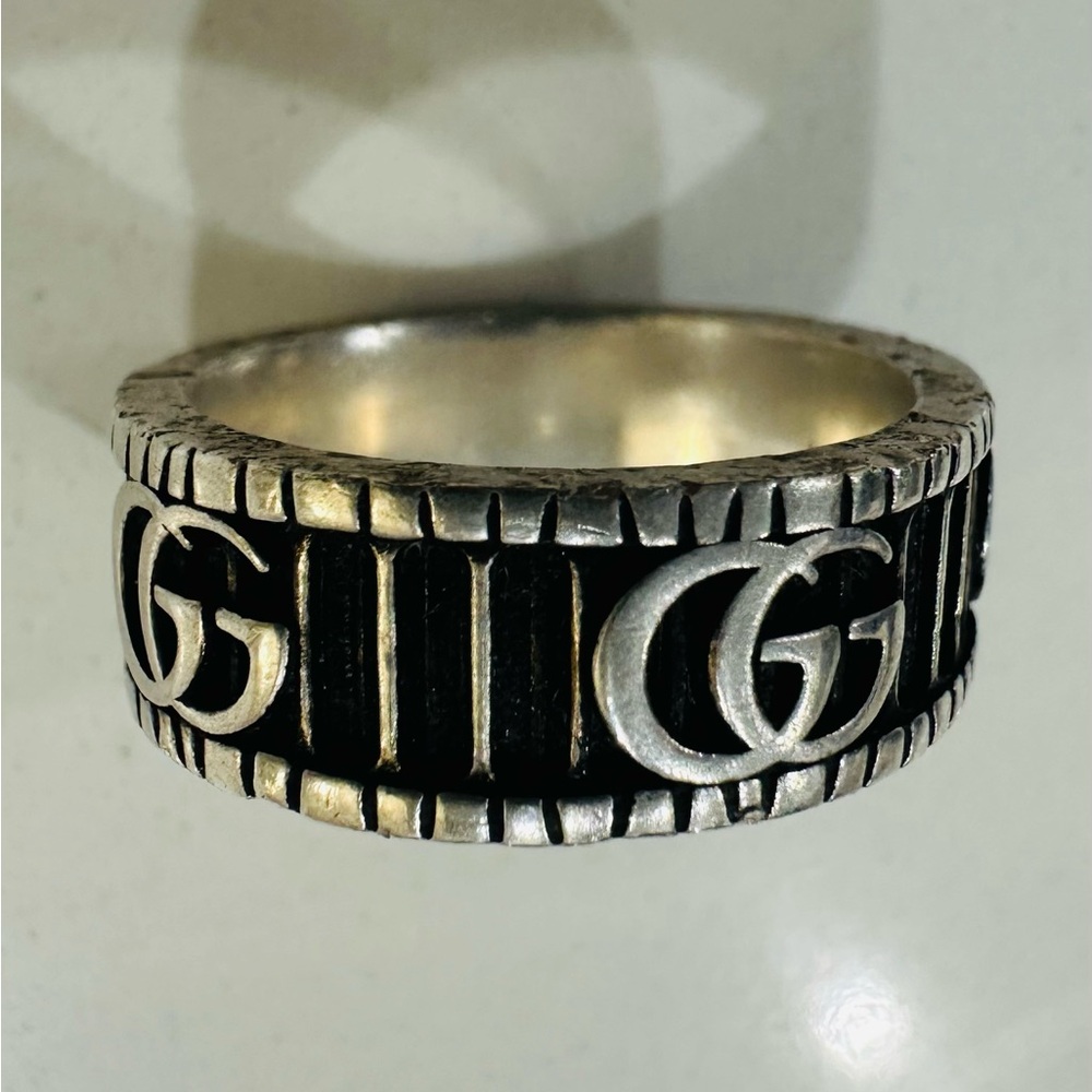 Gucci Marmont GG Wide Silver Band Ring - Picture 2 of 13